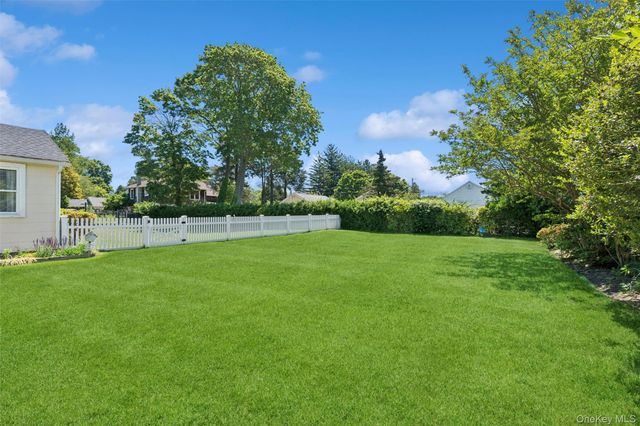 9 7th Street, Jamesport, NY 11947