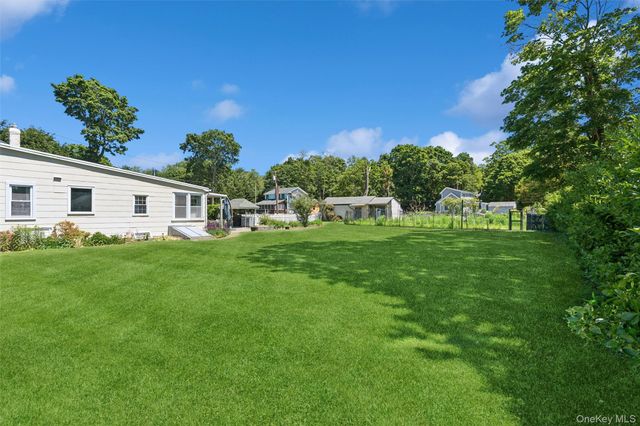 9 7th Street, Jamesport, NY 11947