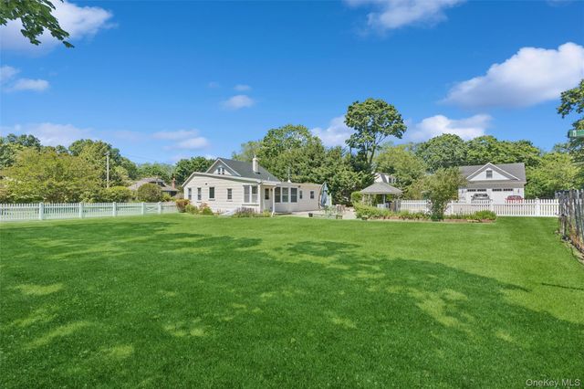 9 7th Street, Jamesport, NY 11947