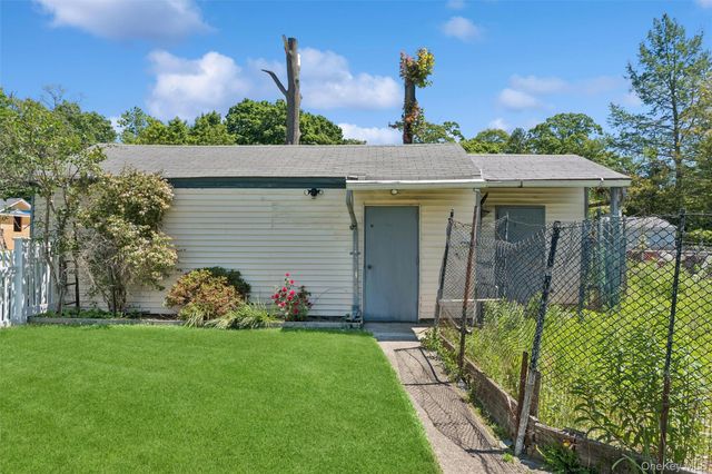 9 7th Street, Jamesport, NY 11947