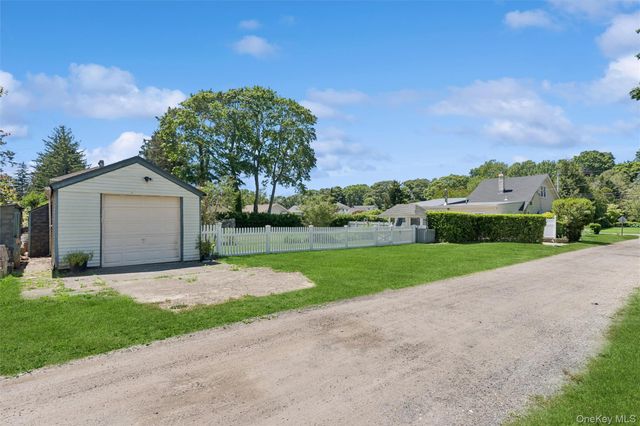9 7th Street, Jamesport, NY 11947
