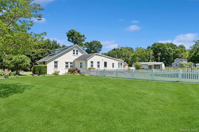 9 7th Street, Jamesport, NY 11947