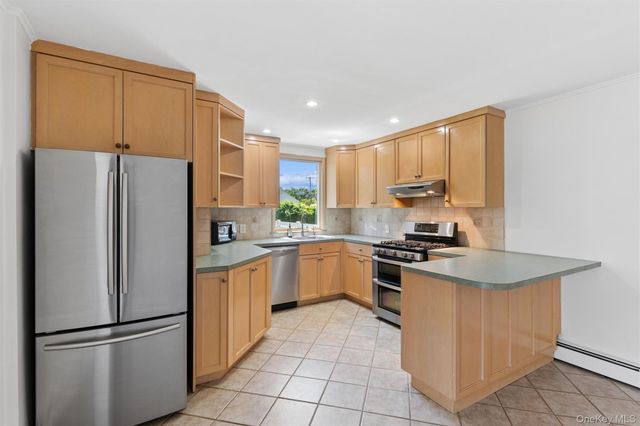 9 7th Street, Jamesport, NY 11947