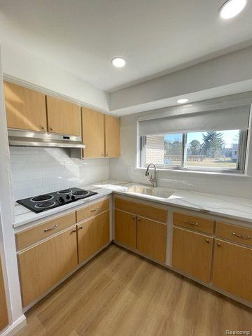 17423 Moors, Fraser, MI 48026