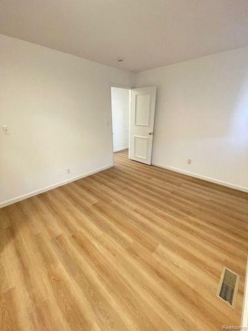 17423 Moors, Fraser, MI 48026