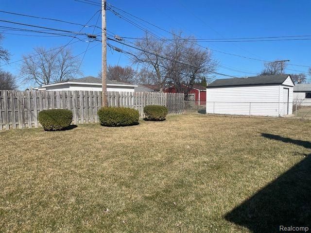 17423 Moors, Fraser, MI 48026