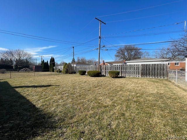17423 Moors, Fraser, MI 48026