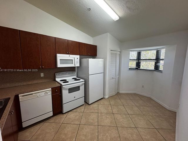 22621 SW 88th Pl 302-8, Cutler Bay, FL 33190