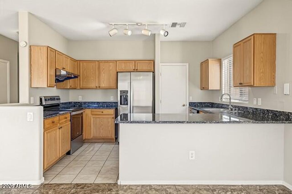 924 S 240TH Drive, Buckeye, AZ 85326 — photo 2