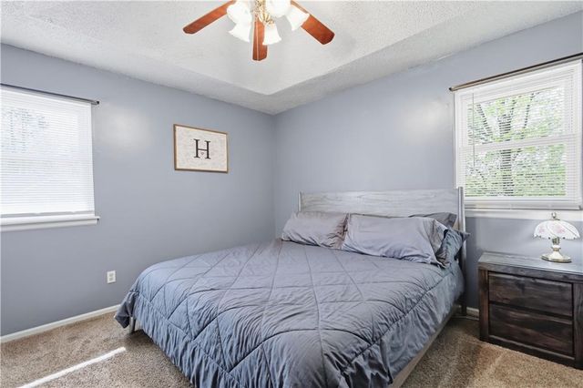 2824 Berry Lane, Independence, MO 64057