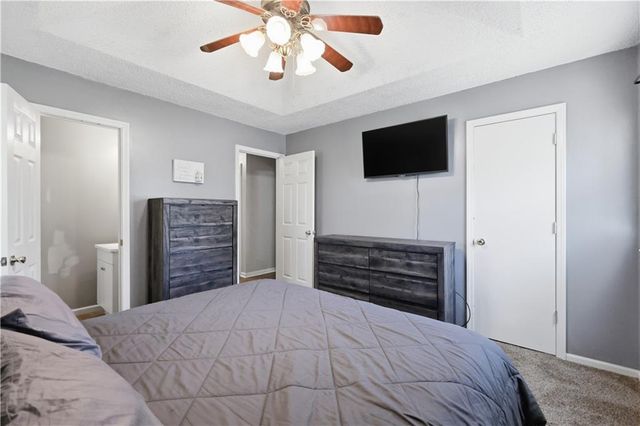 2824 Berry Lane, Independence, MO 64057