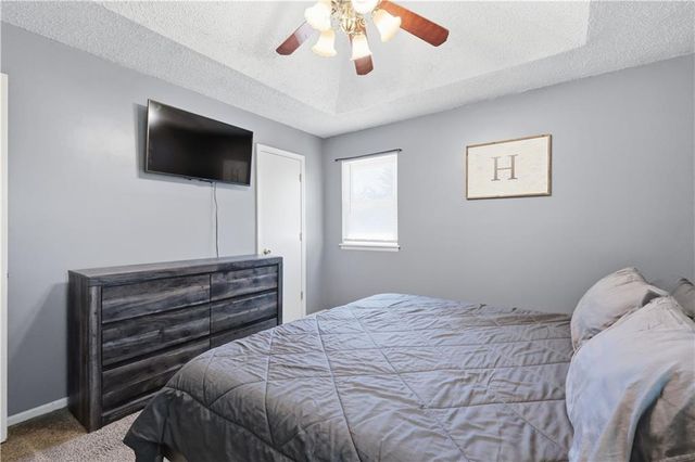 2824 Berry Lane, Independence, MO 64057