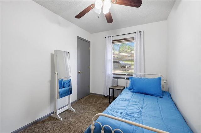 2824 Berry Lane, Independence, MO 64057