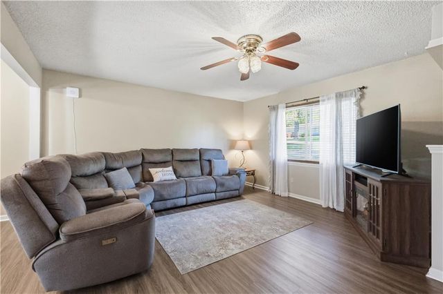 2824 Berry Lane, Independence, MO 64057