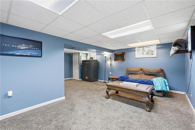 2824 Berry Lane, Independence, MO 64057