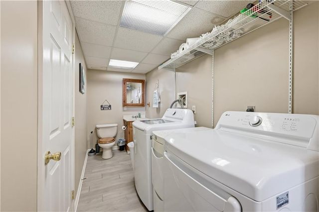 2824 Berry Lane, Independence, MO 64057