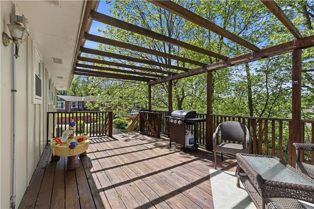 2824 Berry Lane, Independence, MO 64057