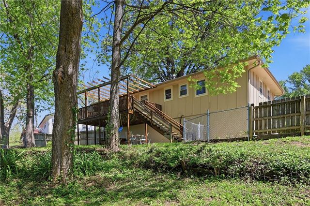 2824 Berry Lane, Independence, MO 64057