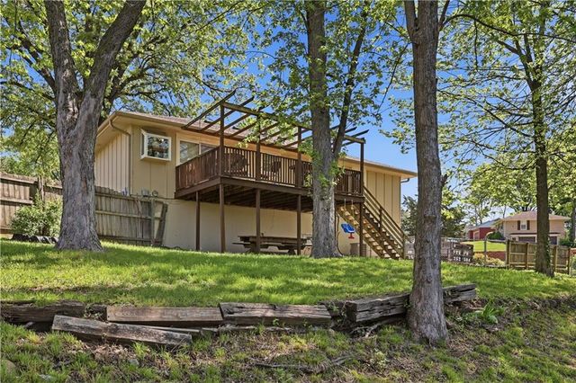 2824 Berry Lane, Independence, MO 64057