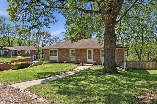 2824 Berry Lane, Independence, MO 64057