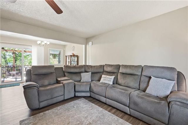 2824 Berry Lane, Independence, MO 64057