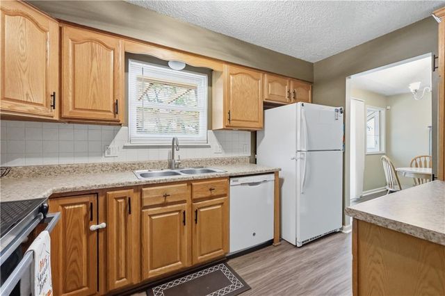 2824 Berry Lane, Independence, MO 64057