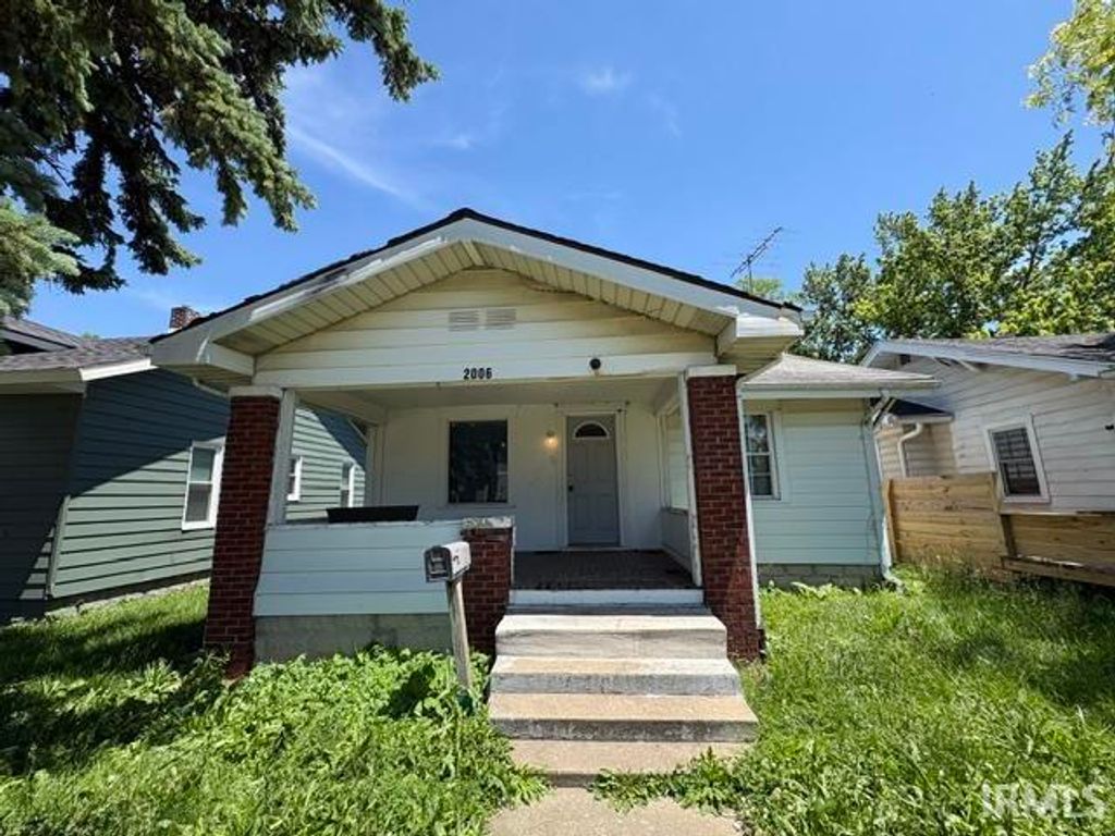 2006 S Walnut Street, Muncie, IN 47302