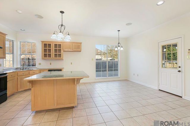 3162 Riverway Dr, Baton Rouge, LA 70820