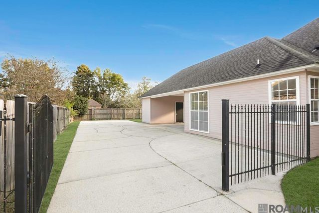 3162 Riverway Dr, Baton Rouge, LA 70820