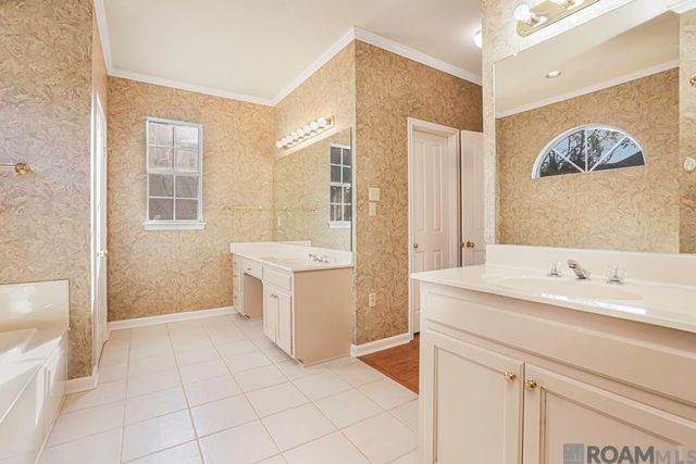 3162 Riverway Dr, Baton Rouge, LA 70820