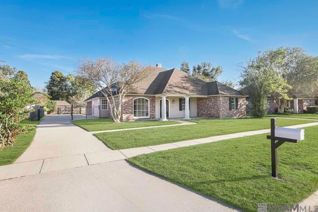 3162 Riverway Dr, Baton Rouge, LA 70820