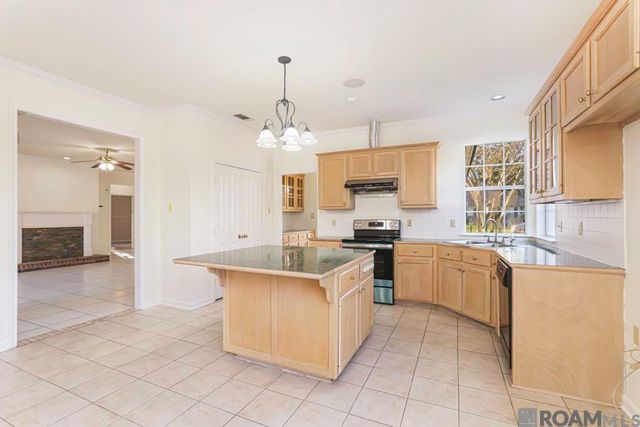 3162 Riverway Dr, Baton Rouge, LA 70820