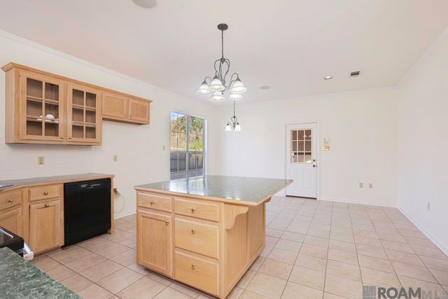 3162 Riverway Dr, Baton Rouge, LA 70820