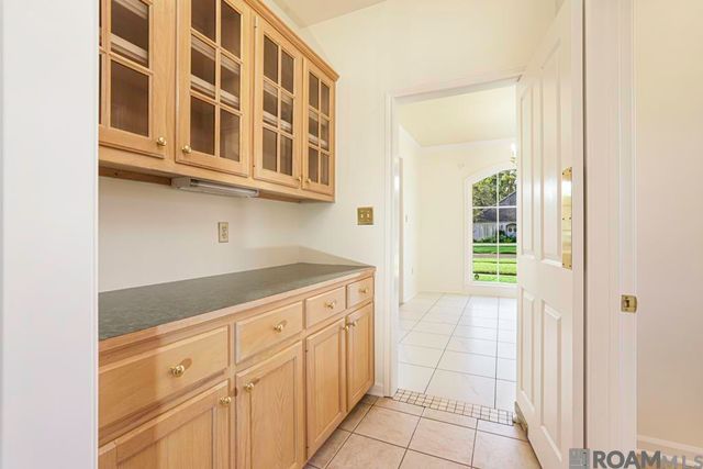 3162 Riverway Dr, Baton Rouge, LA 70820