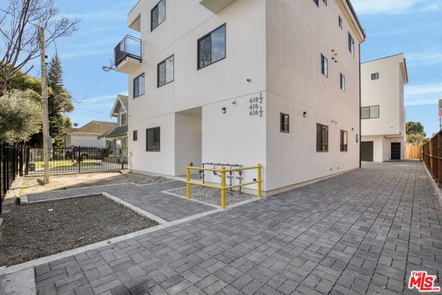 618 E 28th Street, Los Angeles, CA 90011