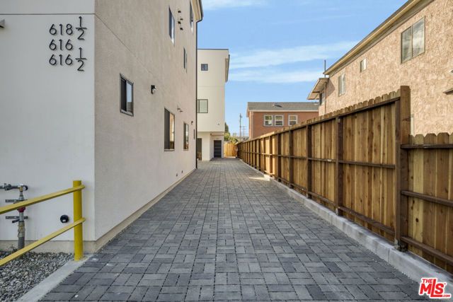 618 E 28th Street, Los Angeles, CA 90011