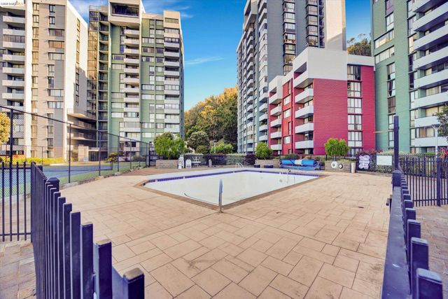 555 Pierce St 520, Albany, CA 94706