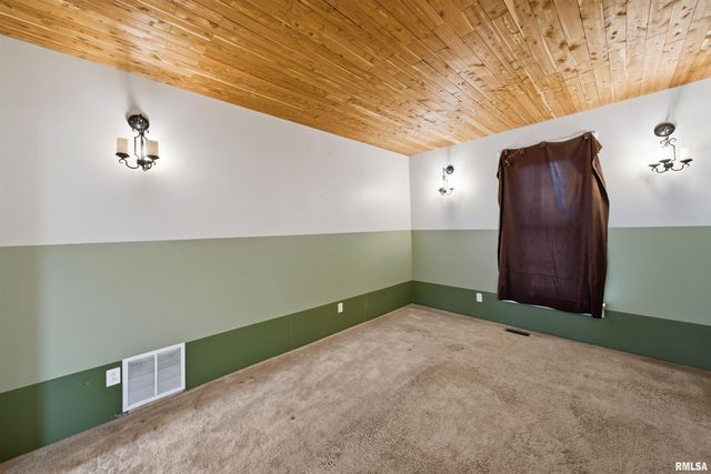 412 W MAPLE Street, Canton, IL 61520