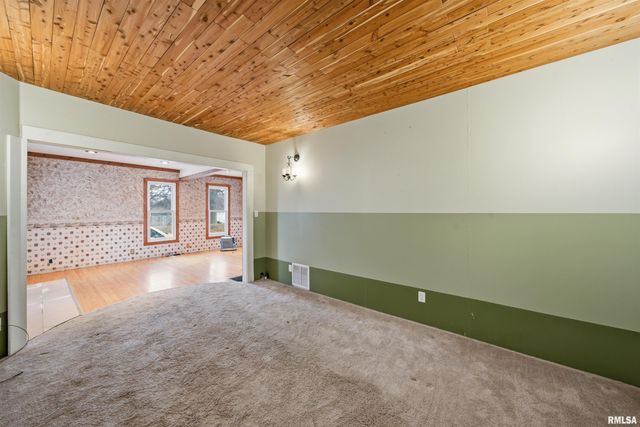 412 W MAPLE Street, Canton, IL 61520