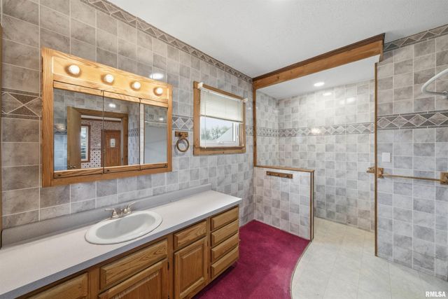 412 W MAPLE Street, Canton, IL 61520