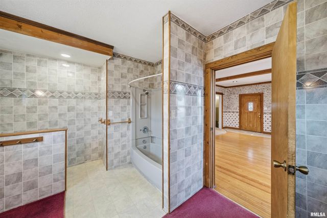 412 W MAPLE Street, Canton, IL 61520