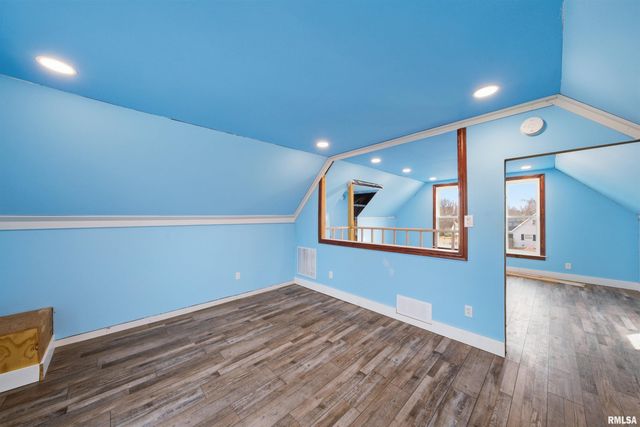 412 W MAPLE Street, Canton, IL 61520