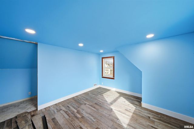 412 W MAPLE Street, Canton, IL 61520