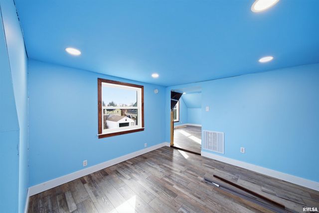 412 W MAPLE Street, Canton, IL 61520