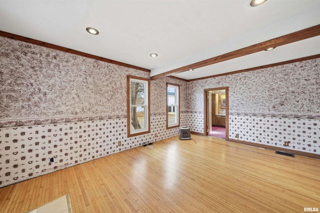 412 W MAPLE Street, Canton, IL 61520