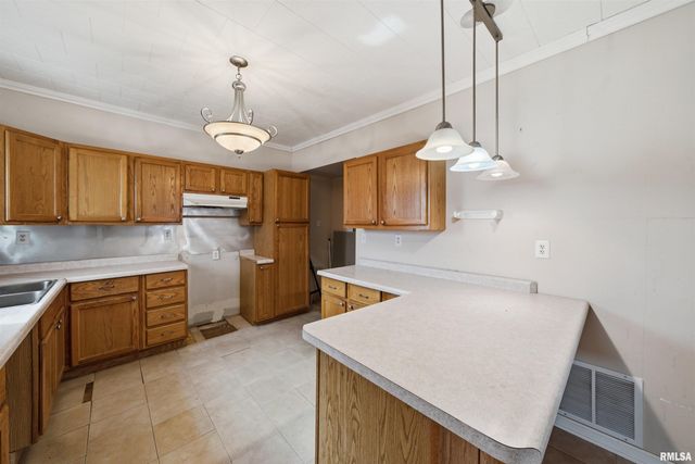 412 W MAPLE Street, Canton, IL 61520