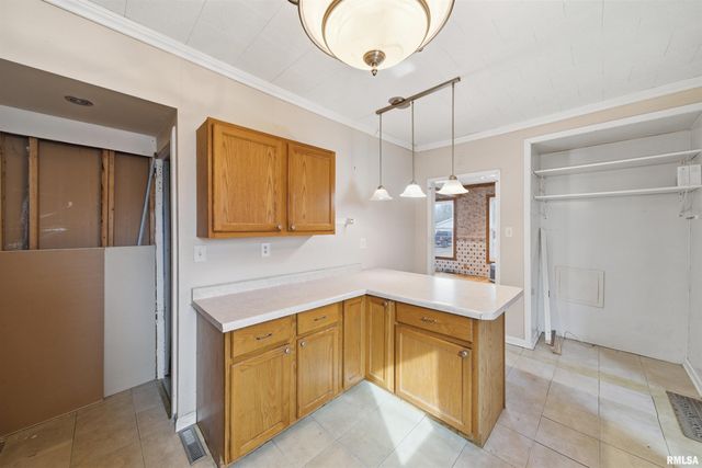 412 W MAPLE Street, Canton, IL 61520