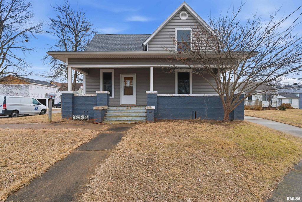 412 W MAPLE Street, Canton, IL 61520