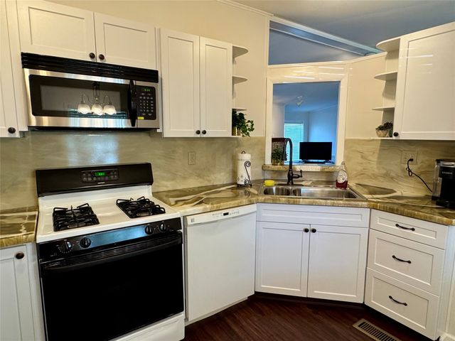 8240 BRIERCREST Drive, Erie, PA 16509