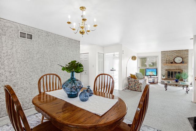 4 Corinth Court, Tinley Park, IL 60477